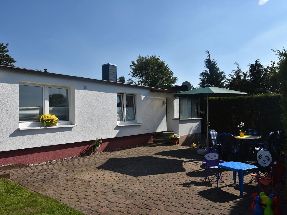 Modern Bungalow In Kroepelin With Garden Vila Exterior foto